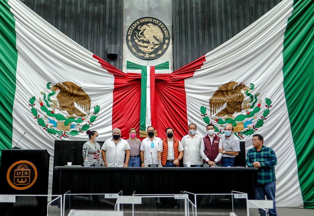 Comparece el director general de la CAPA Gerardo Mora, ante diputados de la  XVI Legislatura de Quintana Roo