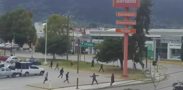 Enfrentamiento entre grupos rivales desata balacera en San Cristóbal de las  Casas