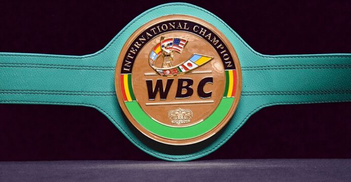 El prestigioso Cinturón Internacional del WBC es un símbolo que representa el camino hacia la gloria en el ring.