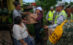 En Chiquilá, Mara Lezama supervisa y atiende a familias de la colonia Veracruzana