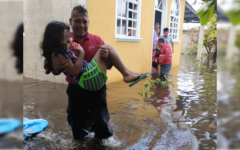 Evacuan a familias por lluvias en Bacalar