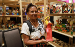 Alfarera oaxaqueña rinde tributo a las “Mujeres de la Noche”