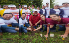 Chacón y Gino siembran 500 árboles en Cozumel