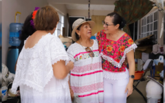 Con altares y bailes la estancia de día del adulto mayor promueve las tradiciones y costumbres