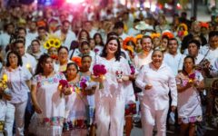 Miles disfrutan en Playa del Carmen segunda noche de misticismo y tradición en las festividades de los Días de Muertos