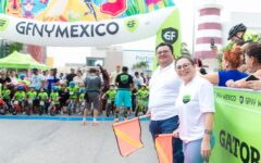 Chacón y Diana Sosa dan el banderazo de salida de la carrera GFNY Kits 2024 en Cozumel