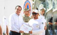 Reciben guardavidas de Solidaridad constancias de recertificación