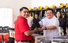 Fortalecen al heroico cuerpo de bomberos con entrega de uniformes y equipo especializado