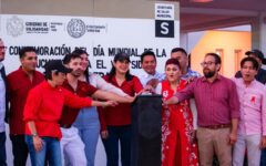 Iluminan de rojo el Palacio Municipal de Solidaridad, como símbolo de la lucha contra el VIH-Sida