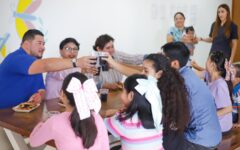 Niños y jóvenes de la casa de asistencia temporal en Cozumel reciben la Navidad