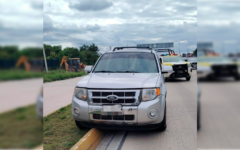 Camioneta se sube al camellón de la Colosio