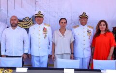 Atestigua Ana Paty Peralta cambio de mando en Región Naval Militar