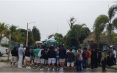 Protesta bloquea muelle en Costa Maya