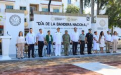 Conmemoran en Playa del Carmen el Día de la Bandera