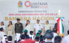 Ana Paty Peralta y Mara Lezama entregan kits de bandera a 26 escuelas de Cancún