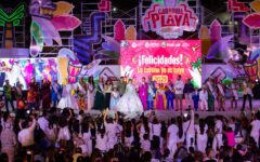 Estefanía Mercado corona a los soberanos de “El Carnaval del pueblo” Playa del Carmen 2025