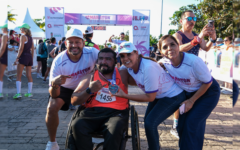 Con más de 2 mil atletas participa Mara Lezama en el Medio Maratón de la Mujer en Cancún