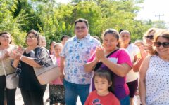 Chacón refrenda compromiso con las mujeres durante visita a Las Fincas