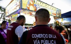 Se esfuerzan por regular a comerciantes