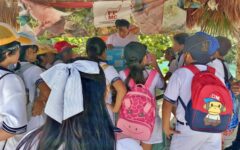 Recibe la FPMC a estudiantes que participan en la jornada educativa sobre ecosistemas en el Parque Natural Chankanaab