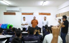 DIF Playa del Carmen entrega kits de higiene a alumnos de PAMAR