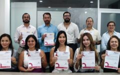 Entrega Sedetus matrículas de profesionales inmobiliarios a personas del sector