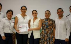 Entrega Ana Paty Peralta 79 credenciales y certificados a emprendedores y artesanos