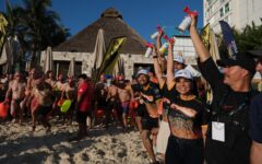 Mara Lezama da toque de salida a 1,502 participantes de “El Cruce”, evento de aguas abiertas, en Cancún