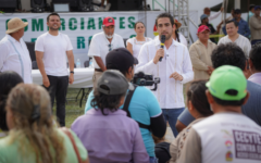Convive Gino Segura con tianguistas de Cancún