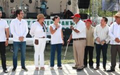 Reconoce Ana Paty Peralta a los tianguistas en su aniversario