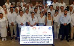 Entrega Ana Paty Peralta credenciales y registros a peritos de obra