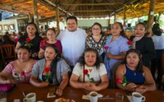Chacón Méndez, celebra el “Día de las madres” a las servidoras públicas