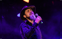 La alegría de las madres colmó la Plaza 28 de Julio; ni la lluvia detuvo el canto con Reyli Barba en Playa del Carmen