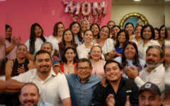 Festeja Ana Paty Peralta a madres trabajadoras