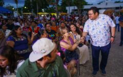 Chacón celebra a las mamás cozumeleñas con música, baile y regalos