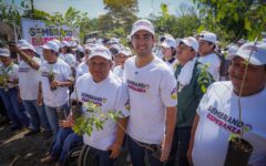 Convive Gino Segura con jóvenes estudiantes de José María Morelos