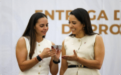 Entregan constancias y matrículas a profesionales inmobiliarios de Quintana Roo