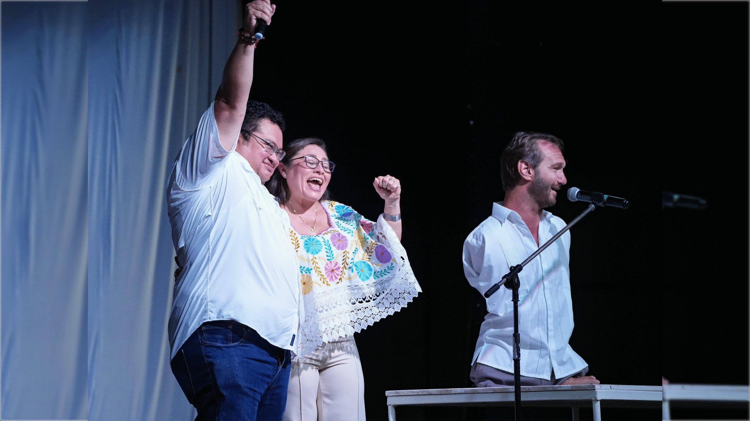 Nick Vujicic toca los corazones de la juventud cozumeleña