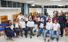 Mara Lezama escucha a egresados y les responde con entrega de 94 títulos de licenciados en Educación Primaria y Educación Física