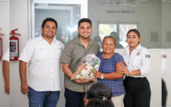 DIF entrega apoyos alimentarios en Puerto Aventuras