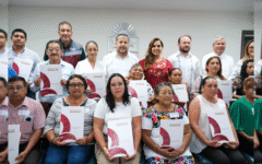 Con entrega de títulos, Mara Lezama da seguridad y certeza jurídica a 32 familias de Chetumal y al patrimonio municipal