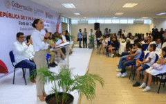 Escucha Ana Paty Peralta propuestas de niños y adolescentes
