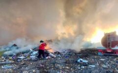 Sofocan en Cancún incendio en el antiguo basurero