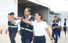 En campo, Ana Paty Peralta supervisa buen manejo de los residuos sólidos