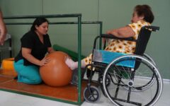 Diana Sosa Blanco acerca servicios de fisioterapia a quienes más lo necesitan