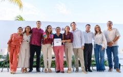 Mara Lezama y Ana Paty Peralta entregan 503 escrituras en Cancún