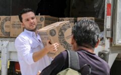 Pablo Bustamante supervisa entrega del programa ‘Comemos Tod@s’ en Cancún