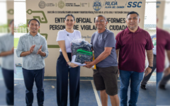 Estefanía Mercado entrega uniformes a Vigilantes Ciudadanos