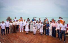 Ana Paty Peralta atestigua aniversario del Día de la Marina Nacional