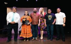 Entre aplausos, reconocen trayectoria de Norma Espinosa